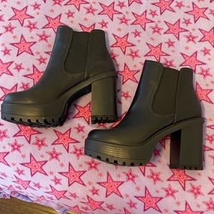 Soda boot heels